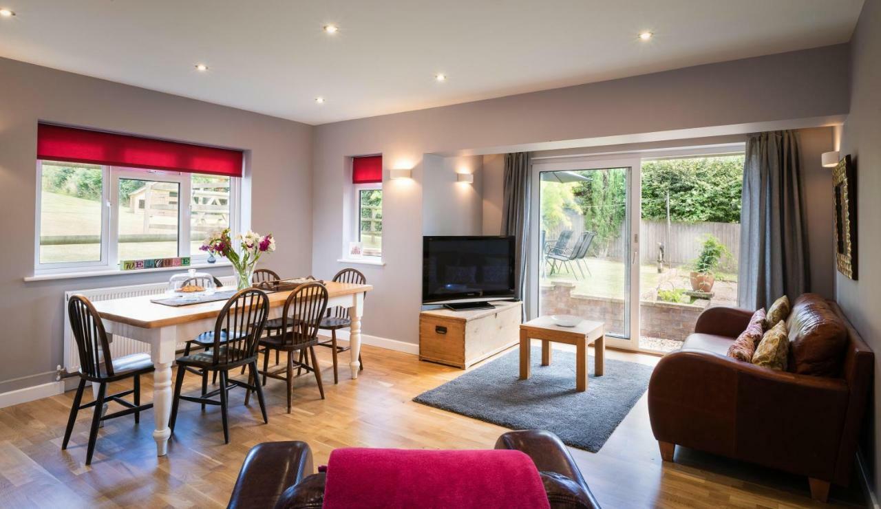 Hunters Lodge Exeter, Free Parking, Country Views, Great Wi-Fi, Large Garden Poltimore Exteriér fotografie